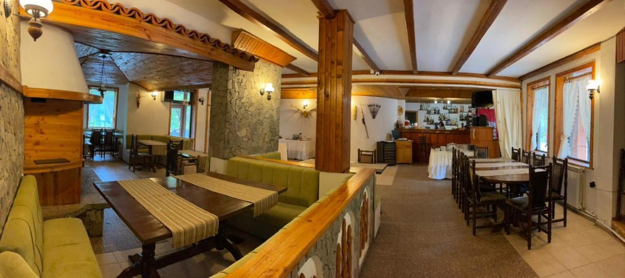 Hotel Paradise Place 卡洛费尔 外观 照片