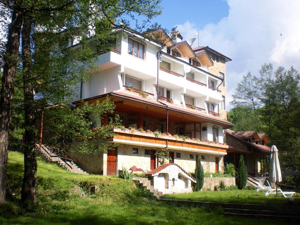 Hotel Paradise Place 卡洛费尔 外观 照片