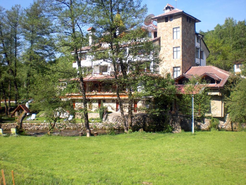 Hotel Paradise Place 卡洛费尔 外观 照片