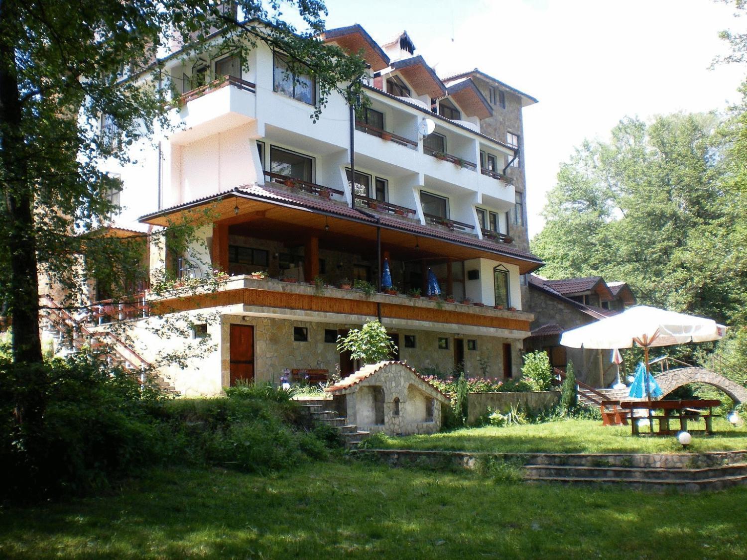 Hotel Paradise Place 卡洛费尔 外观 照片