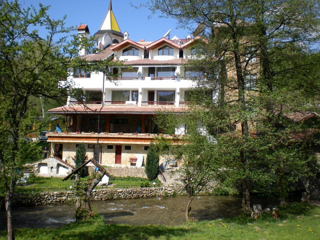 Hotel Paradise Place 卡洛费尔 外观 照片