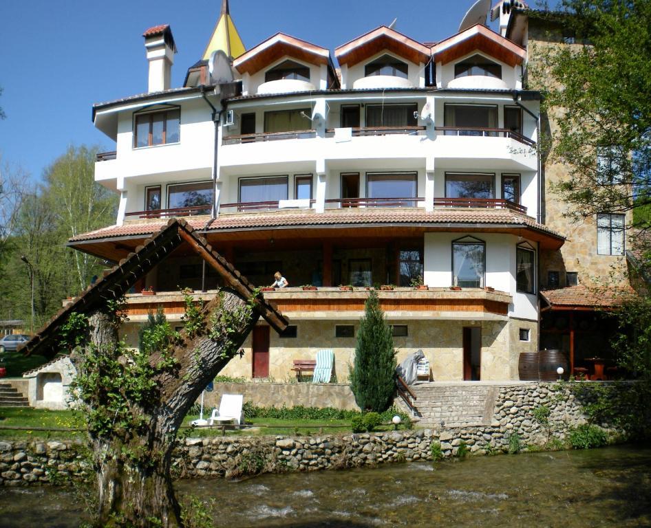 Hotel Paradise Place 卡洛费尔 外观 照片